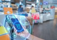 No more traditional wallets! (Image via Getty)